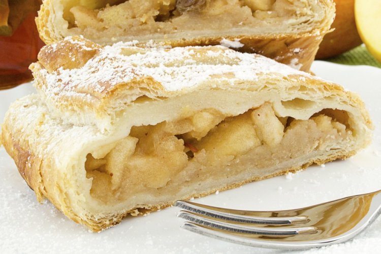Strudel de manzana con crema agria