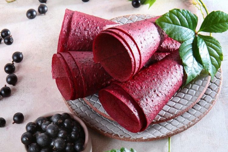 Pastila aus schwarzen Johannisbeeren ohne Zucker