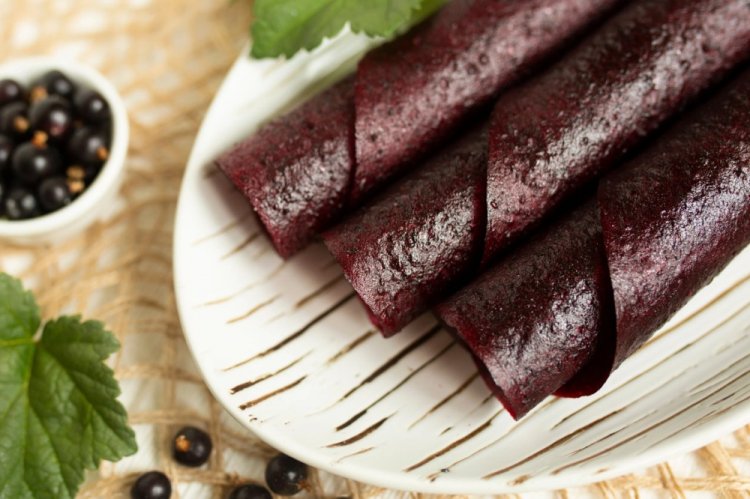 Pastila aus schwarzen Johannisbeeren mit Honig