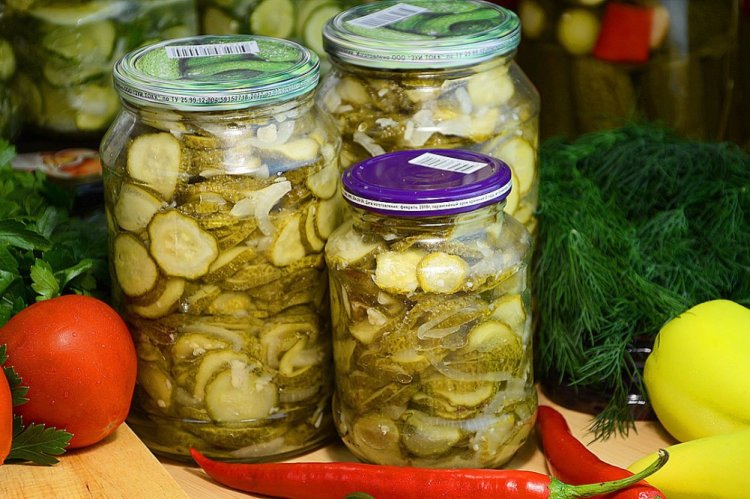 Pepinos picantes con vinagre de manzana