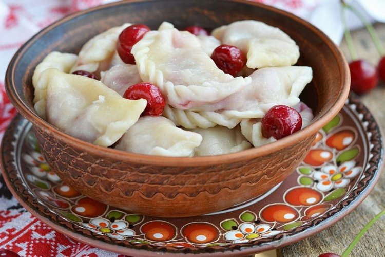 Vareniki de cereza con crema agria
