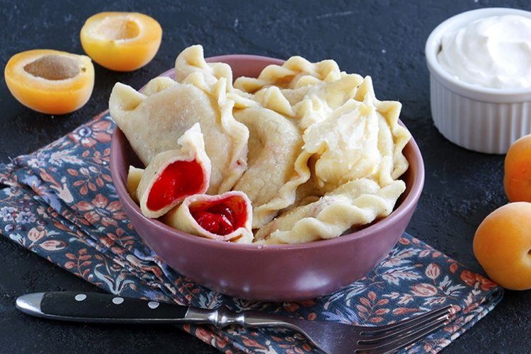 Vareniki con cerezas y albaricoques