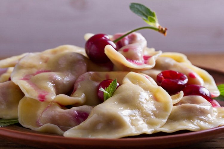 Vareniki de cereza con kéfir