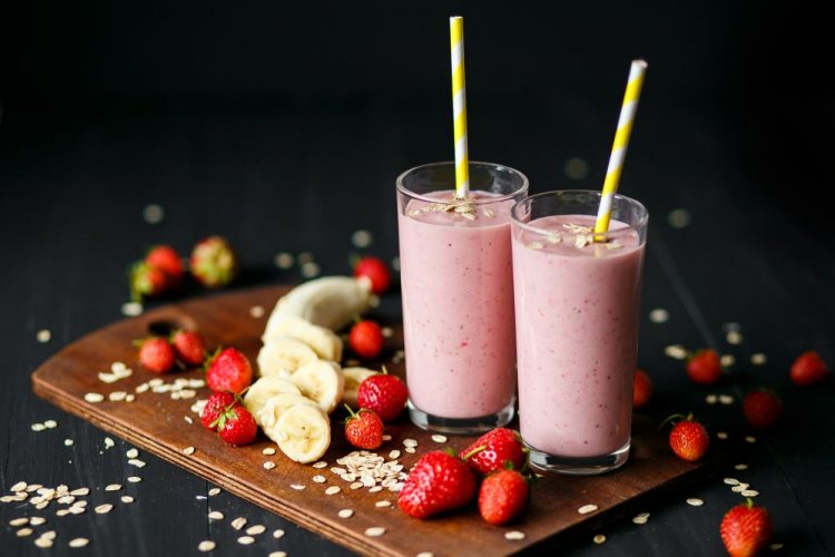 Batido de fresa y plátano con copos de avena
