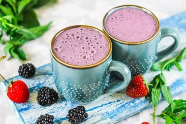 Batido de fresa y mora
