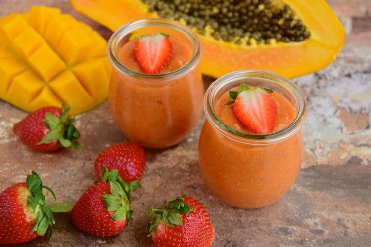 Batido de fresa, papaya y mango