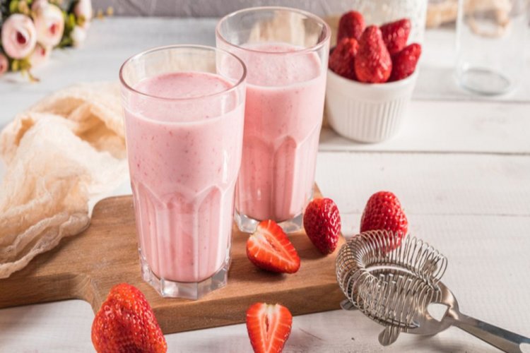 Batido de fresa con nata y leche de almendras