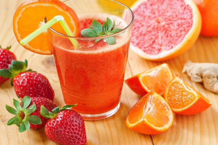 Batido de fresa, mandarinas, jengibre y pomelo