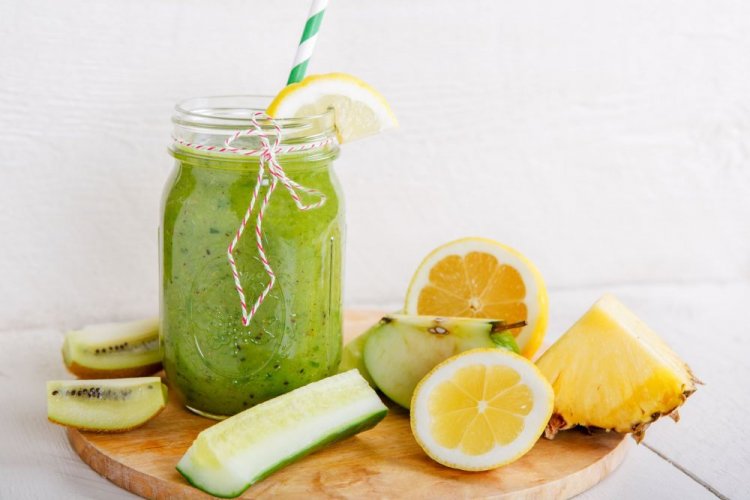 Batido de pepino, piña, kiwi y manzana