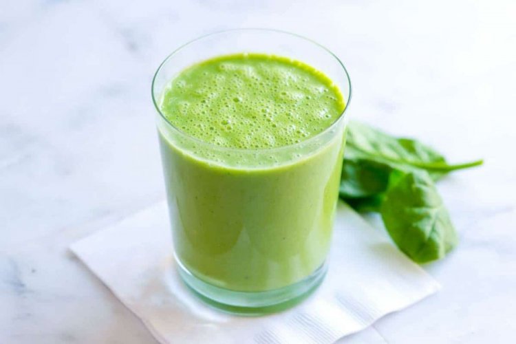 Apetitoso batido de pepino y espinacas