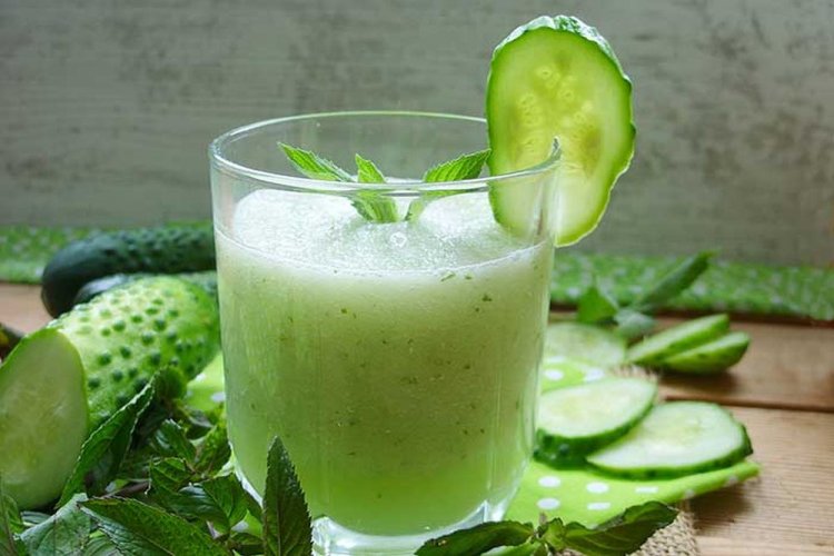 Batido de pepino con menta y agua de coco