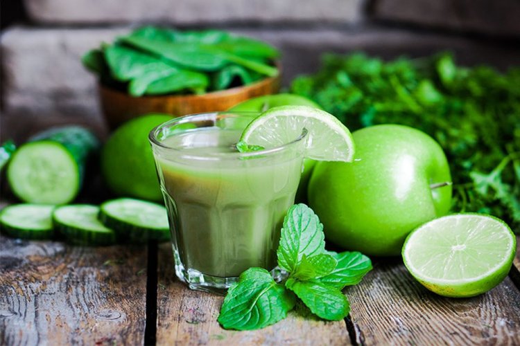 Batido de manzana con pepino y lima