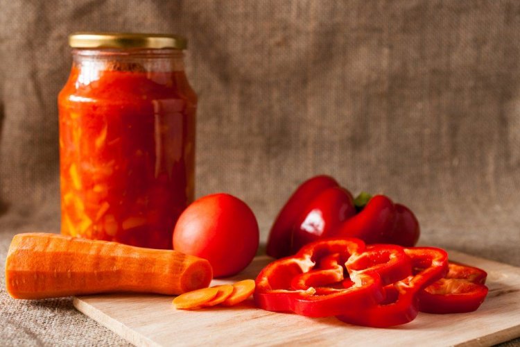 Lecho with Bell Peppers, Tomatoes, and Carrots