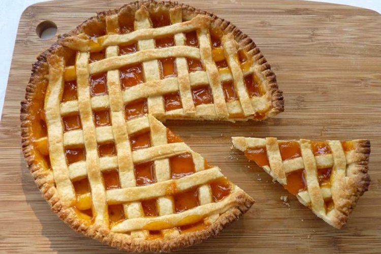 Tarta de masa quebrada con relleno de albaricoque