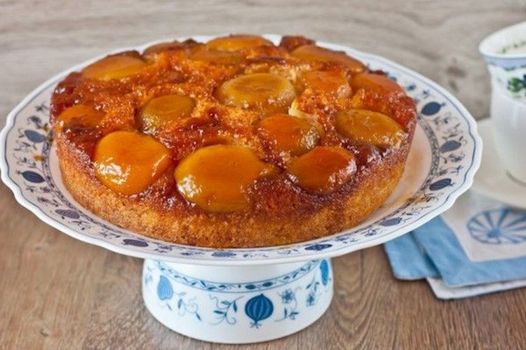 Tarta de albaricoque «Volteada»