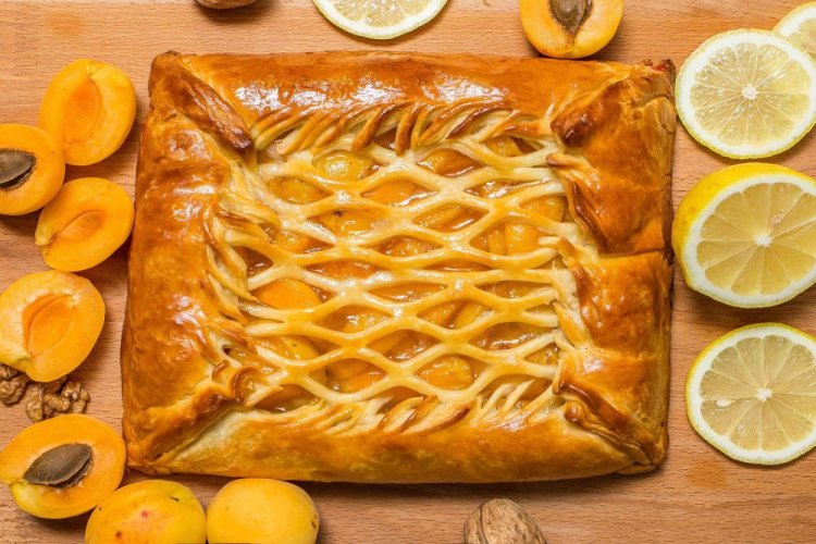 Tarta de albaricoque y limón con hojaldre