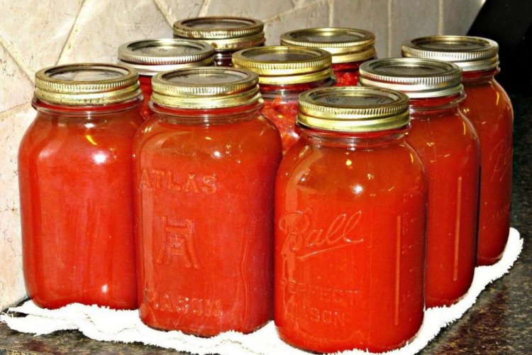 Tomato Juice with Ginger and Garlic for Winter