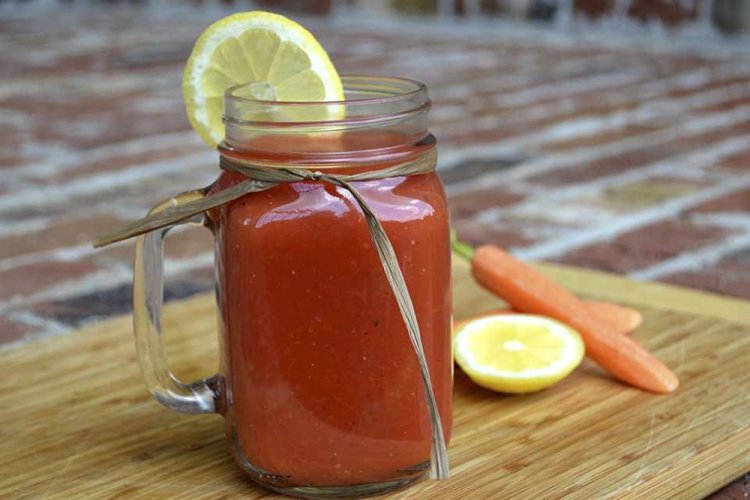 Tomato Juice with Carrots and Lemon