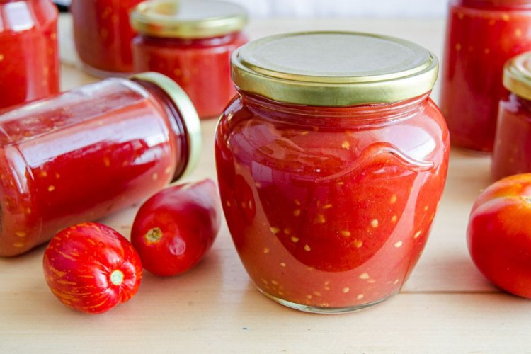 Tomato Juice with Seeds for Winter