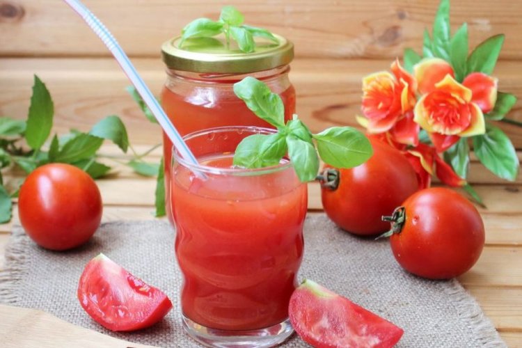Tomato Juice with Basil for Winter