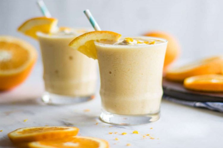 Orangen-Smoothie mit Kefir und Kardamom