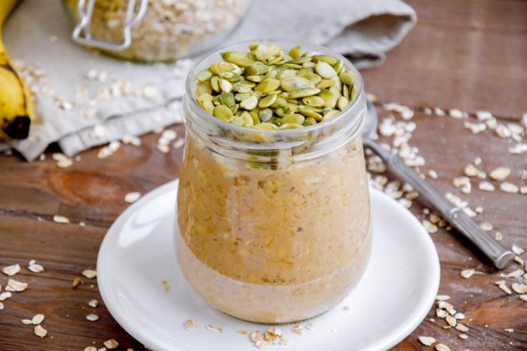 Bananen-Kürbis-Smoothie mit Haferflocken und Zichorie