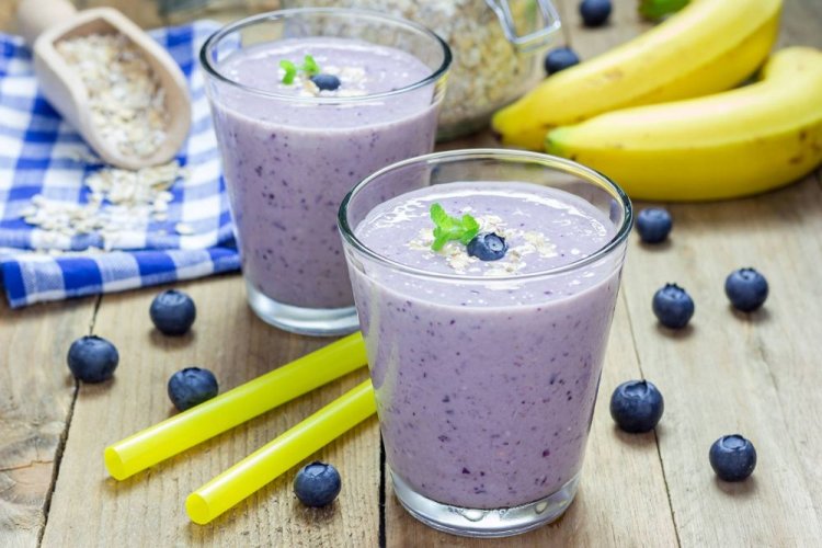 Heidelbeer-Bananen-Smoothie mit Haferflocken