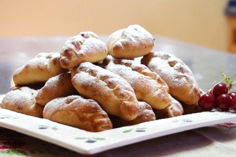 Empanadillas de cereza y requesón