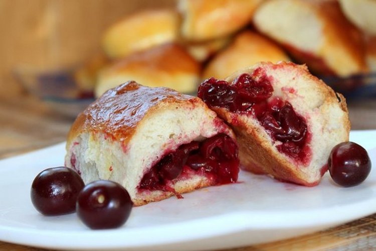 Empanadillas de cereza con mantequilla