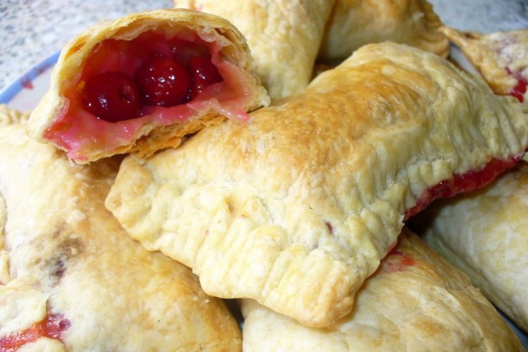 Empanadillas de hojaldre con cereza