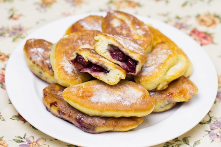 Empanadillas de cereza sin levadura con agua