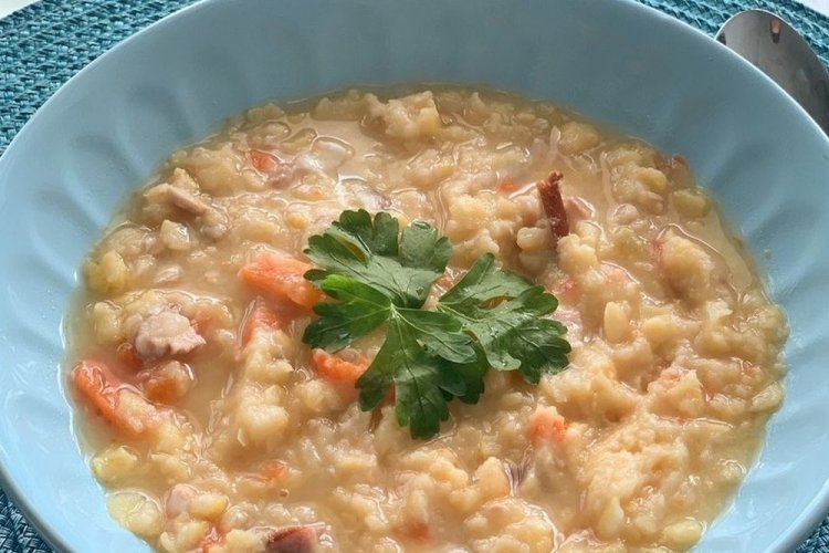 Puré de guisantes con verduras