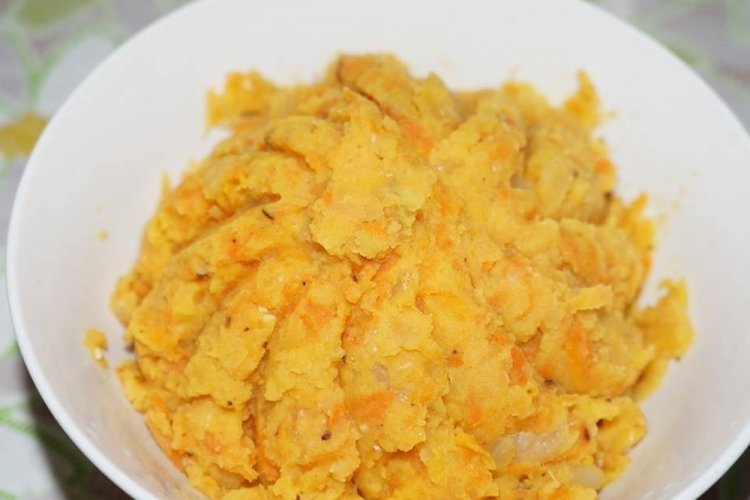 Puré de guisantes con cebolla y zanahoria