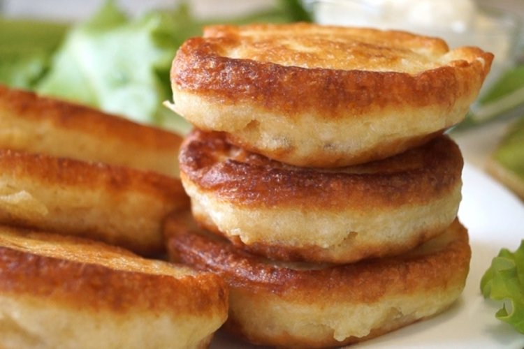 Hefepfannkuchen mit Zwiebeln