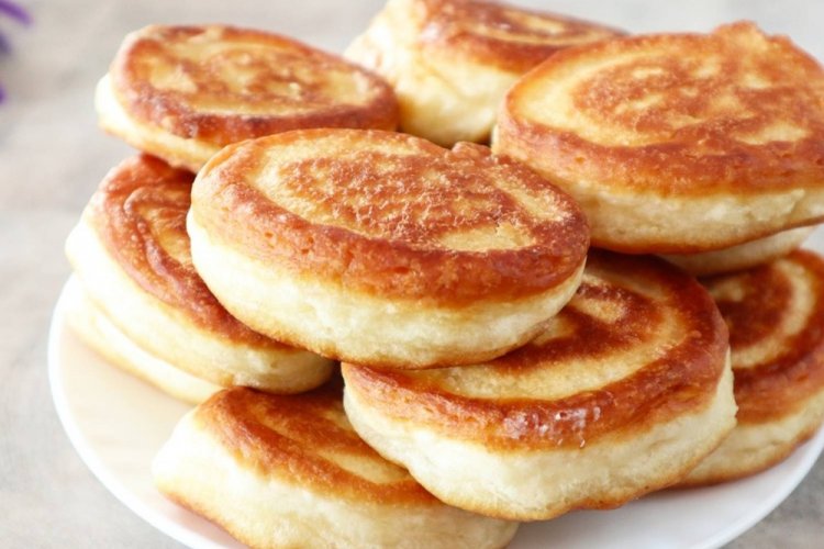 Hefepfannkuchen mit Sauerrahm