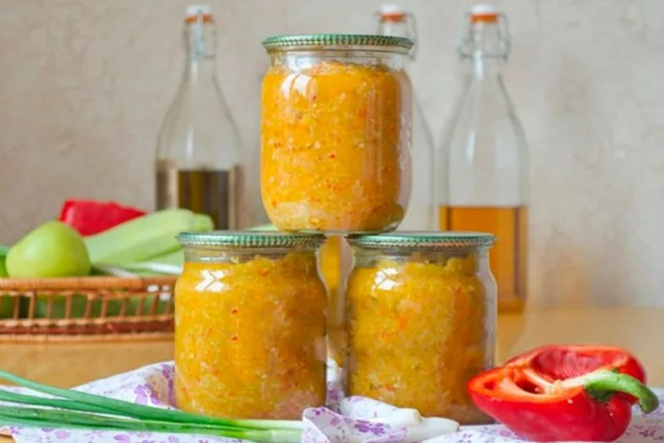Zucchini Adjika with Green Apples without Tomatoes