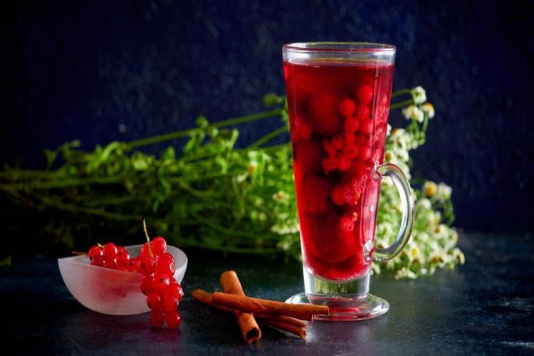 Compota de grosella roja, cerezas y canela