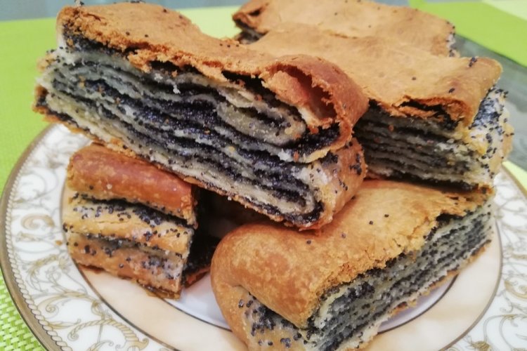 Katlama with Poppy Seeds