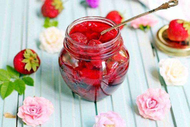 Strawberry Jam with Tea Rose