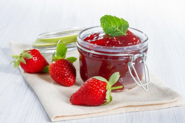 Strawberry Jam with Gelatin