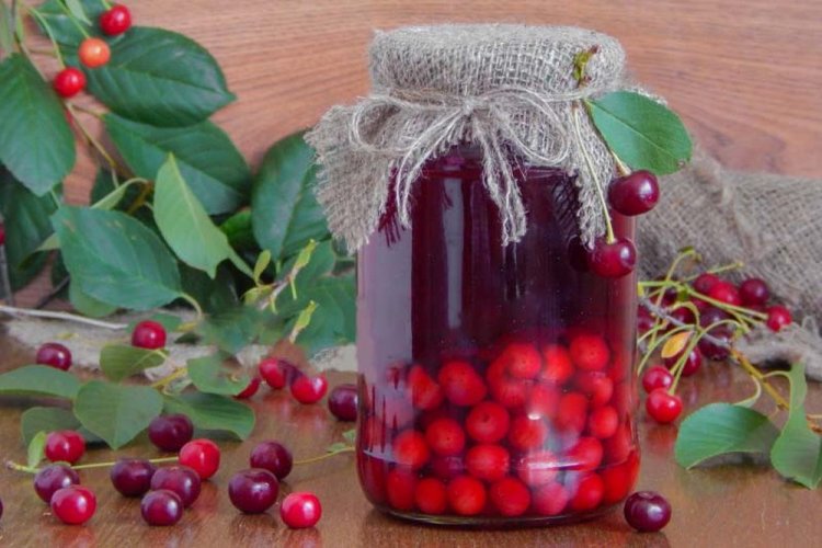 Kirschkompott mit Zimt und Piment