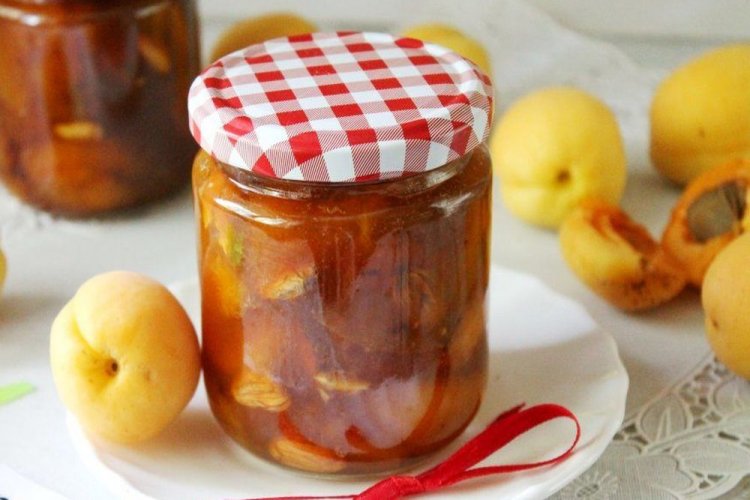 Mermelada de albaricoque con huesos y coñac