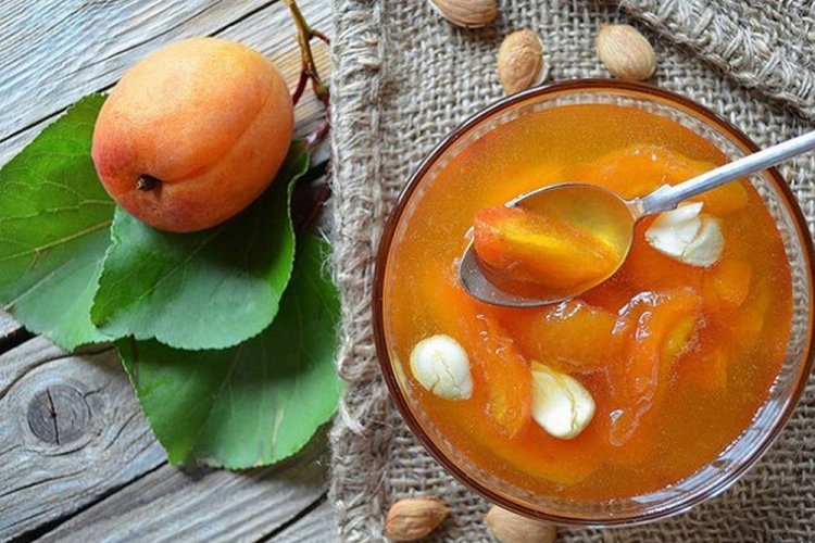 Mermelada de albaricoque con huesos y aroma cítrico