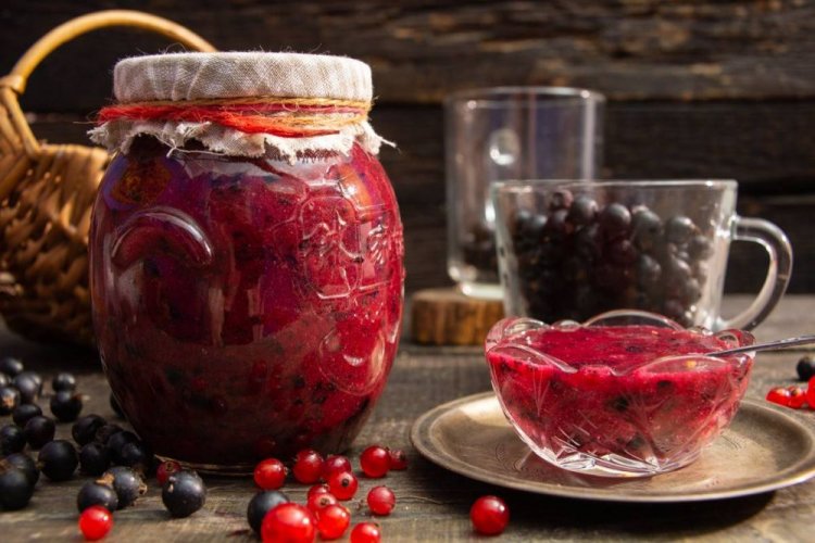 Black and Red Currant Jam, No-Cook