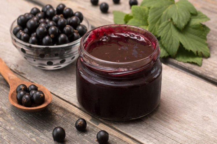 Black Currants, Pureed with Sugar, No-Cook