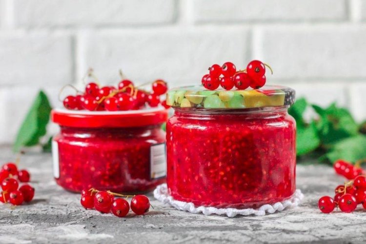 Red Currants with Lemon Zest and Sugar for Winter