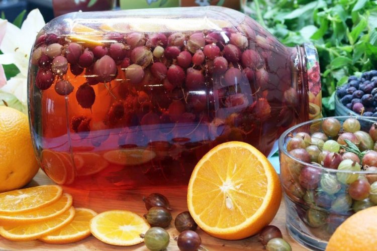 Compota de grosella espinosa y naranjas para el invierno