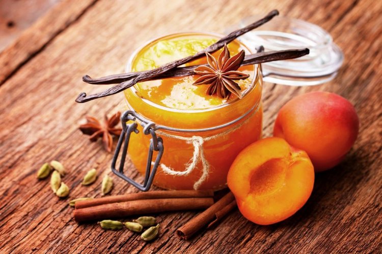 Apricot Jam with Aromatic Spices