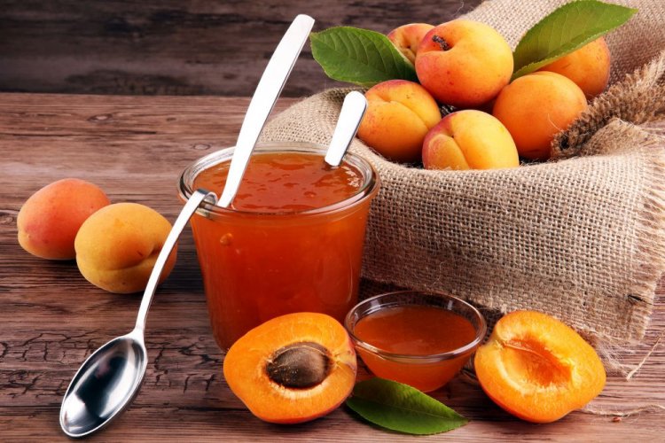 Thick Apricot Jam with Apple Pectin