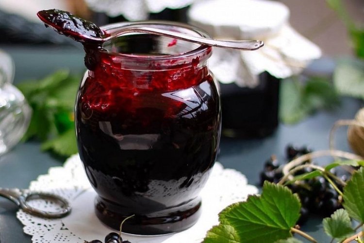 Густое желе из черной смородины без лимонной кислоты